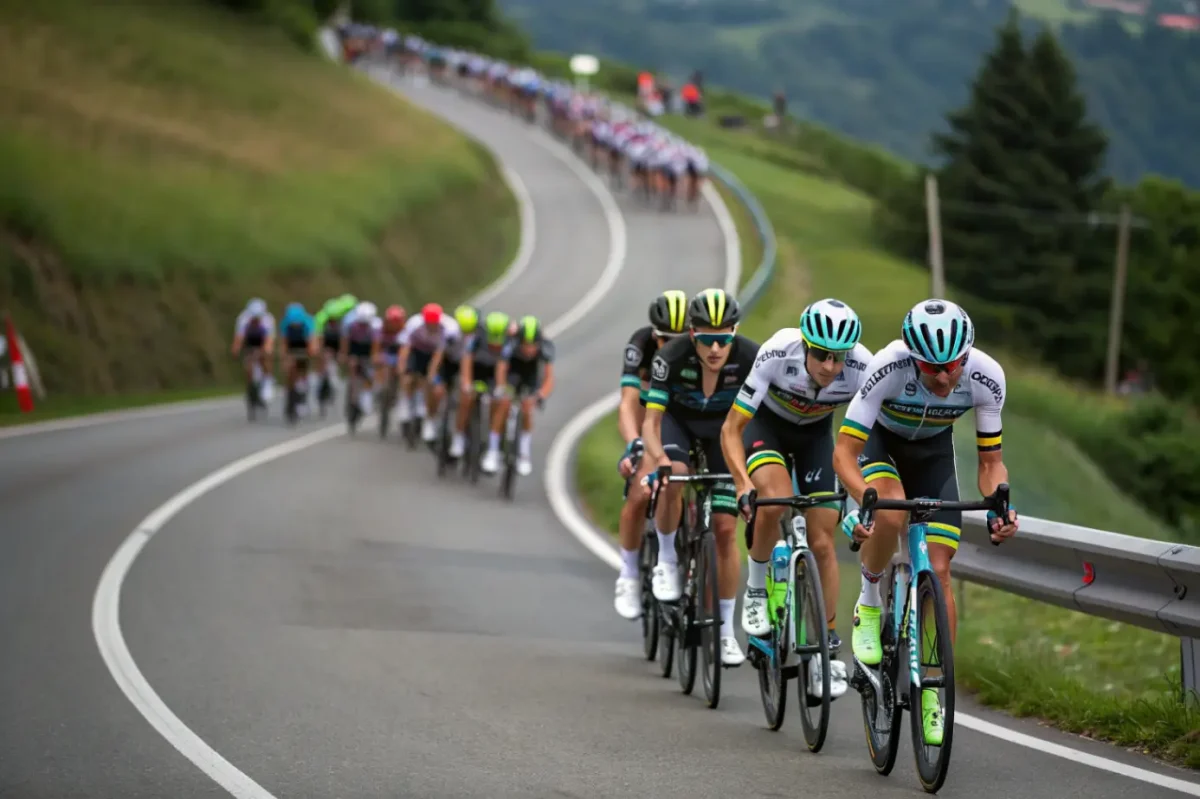 Новые правила UCI в велогонках: как изменится безопасность в пелотоне